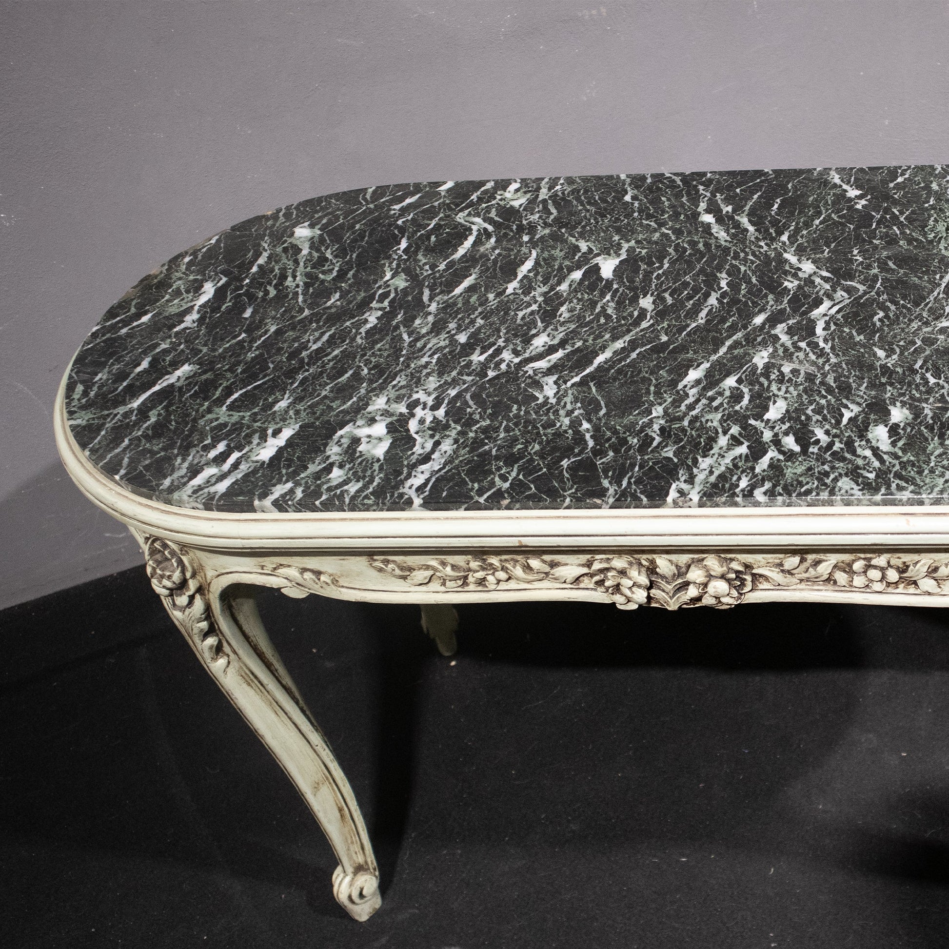 Grazioso tavolo da soggiorno veneziano - Vassallo Antiques Antiquariato Online