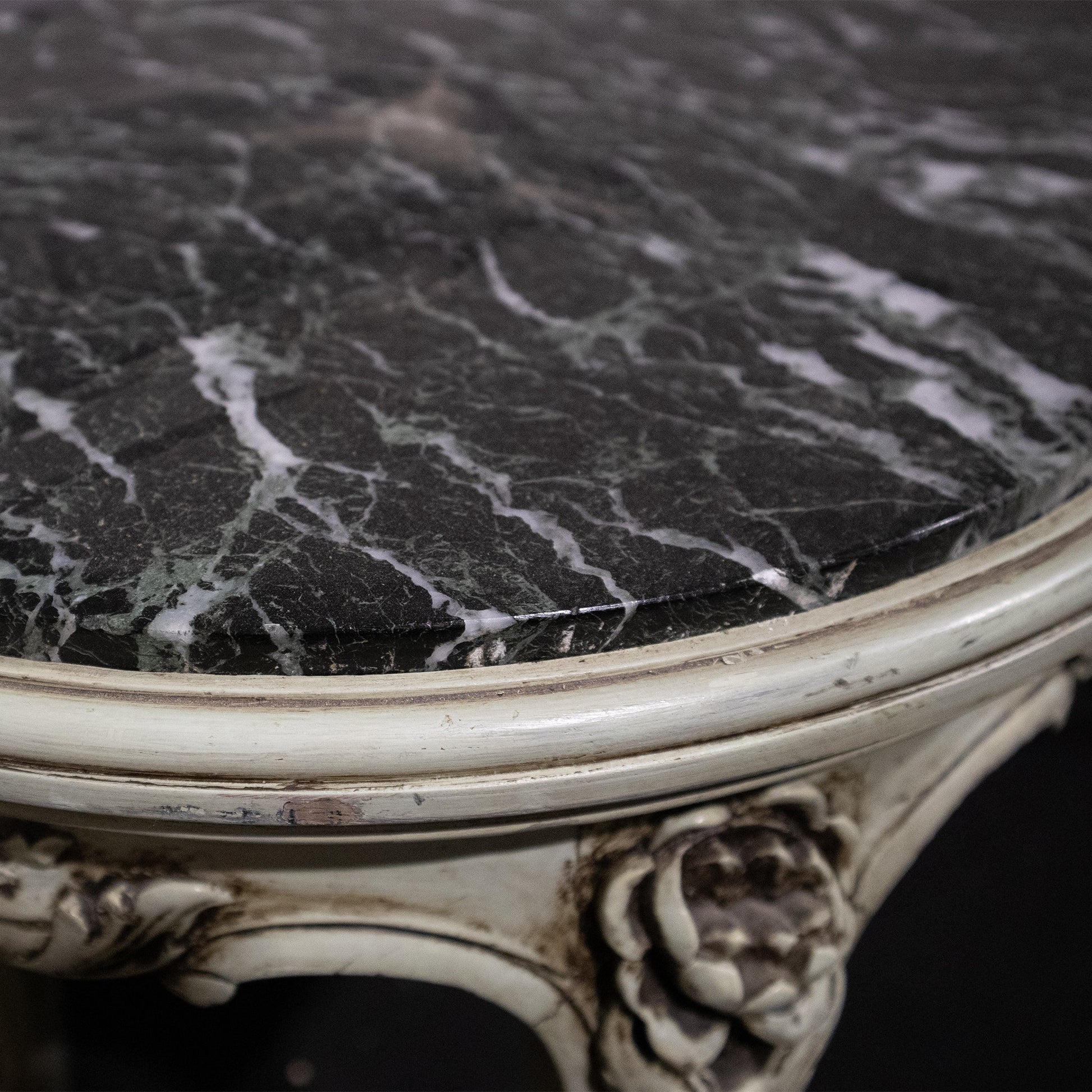 Grazioso tavolo da soggiorno veneziano - Vassallo Antiques Antiquariato Online