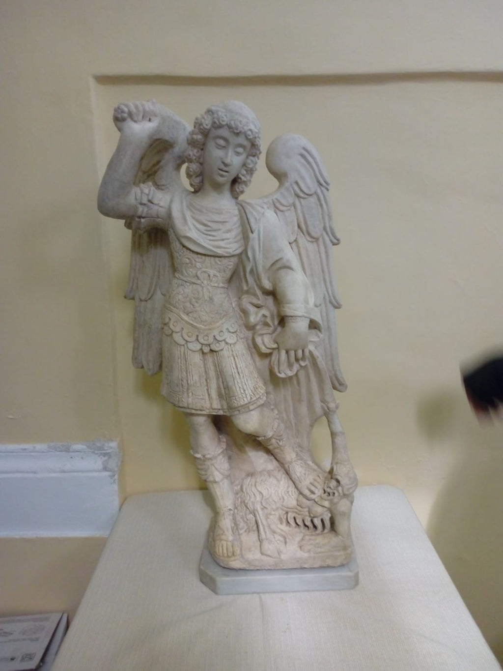 Il ritorno a casa della statua di San Michele dopo il restauro affidato al Centro Restauri Vassallo - Vassallo Antiques Antiquariato Online