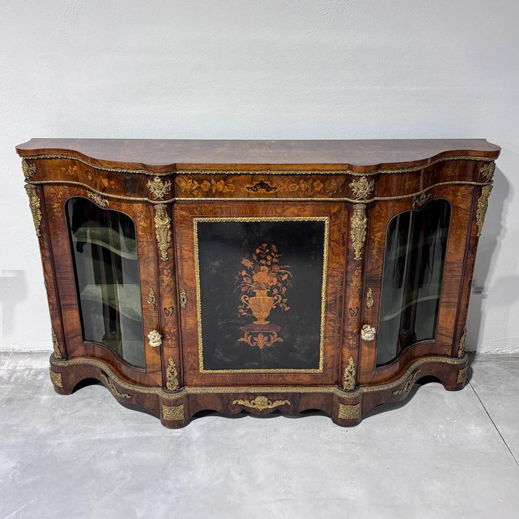 Importante credenza vittoriana dell'800 intarsiata con bronzi dorati