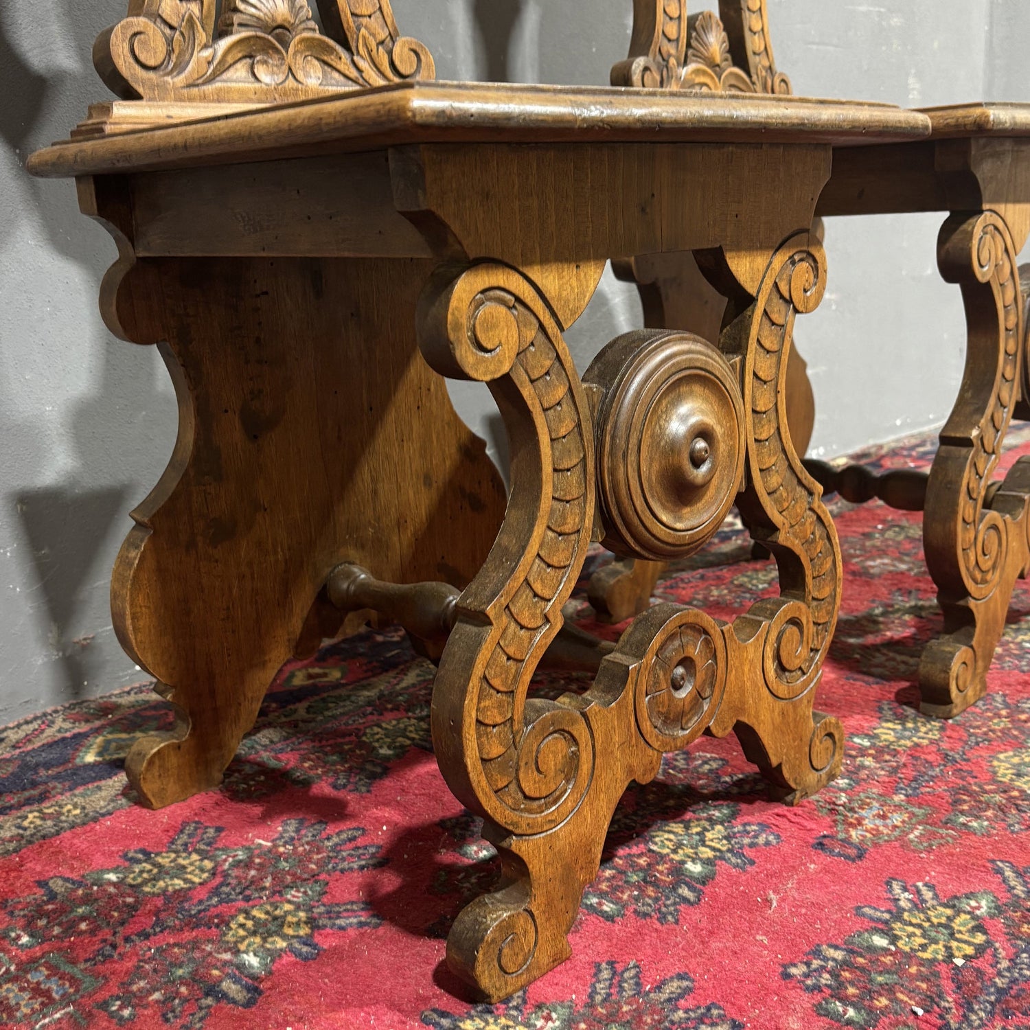 Antica coppia di sedute sgabelli Rinascimentali - Vassallo Antiques Antiquariato Online