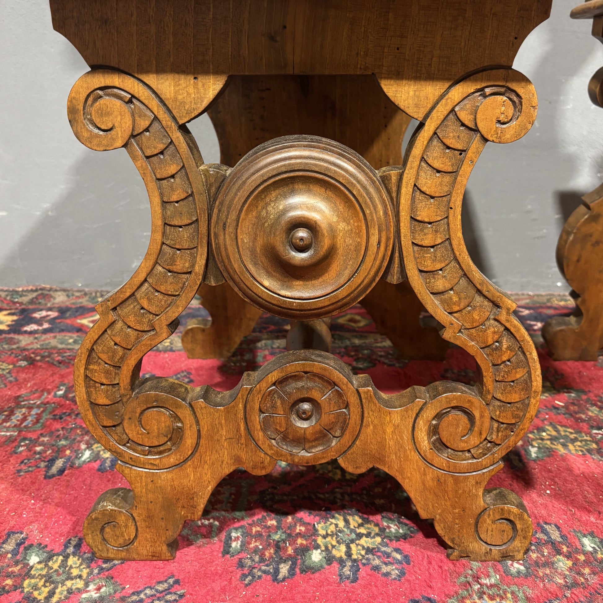 Antica coppia di sedute sgabelli Rinascimentali - Vassallo Antiques Antiquariato Online
