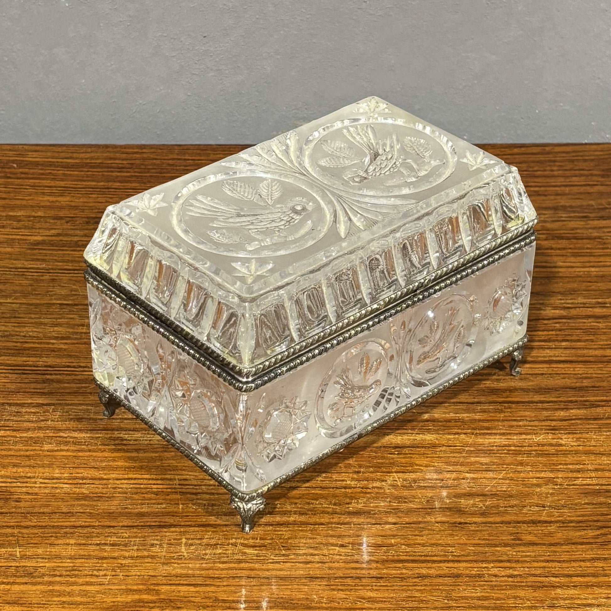 Antica scatola portagioie in vetro molato - Vassallo Antiques Antiquariato Online