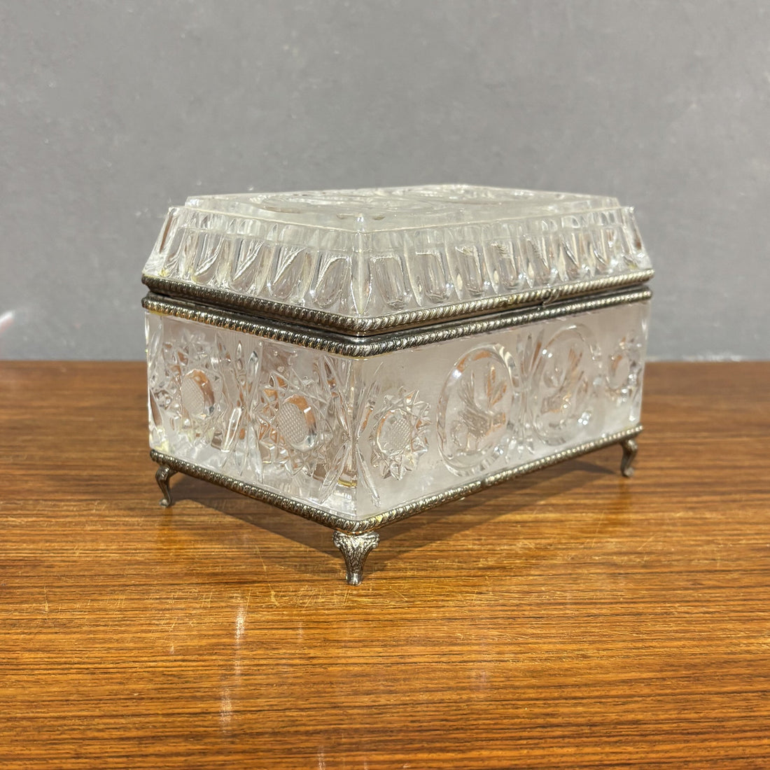Antica scatola portagioie in vetro molato - Vassallo Antiques Antiquariato Online