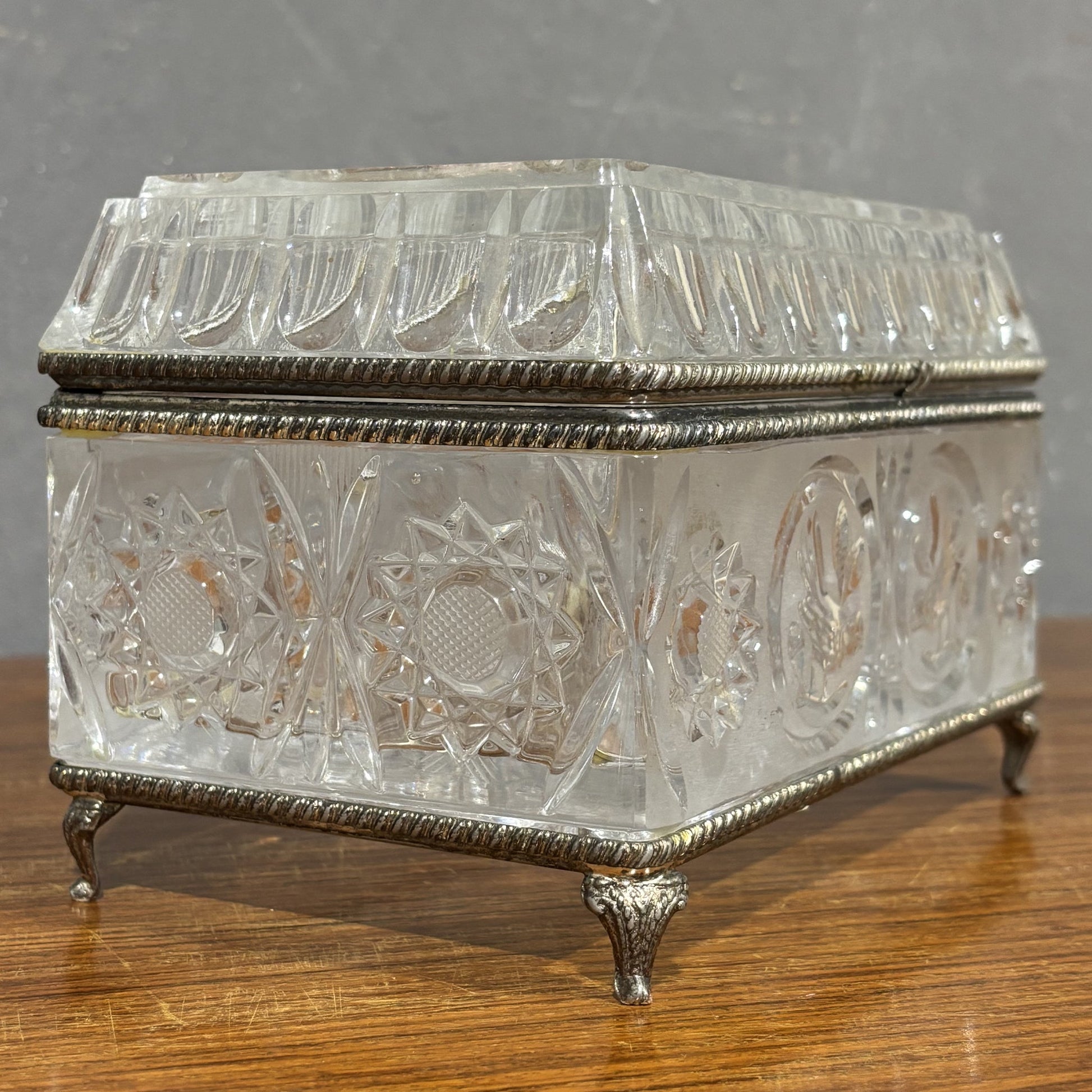 Antica scatola portagioie in vetro molato - Vassallo Antiques Antiquariato Online
