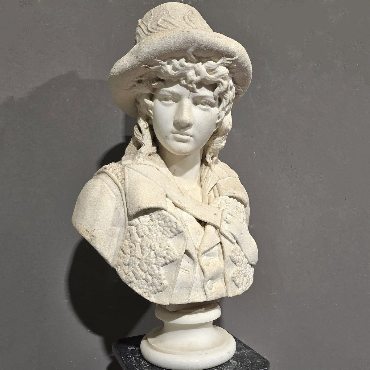 Antico busto in marmo bianco Carnevale Giuseppe (1887) - Vassallo Antiques Antiquariato Online