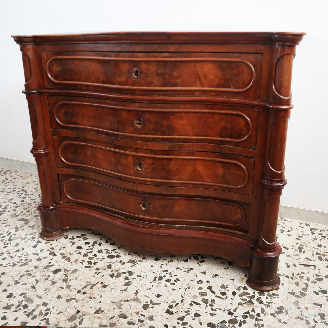 Antico Comò Luigi Filippo in piuma di mogano - Vassallo Antiques Antiquariato Online