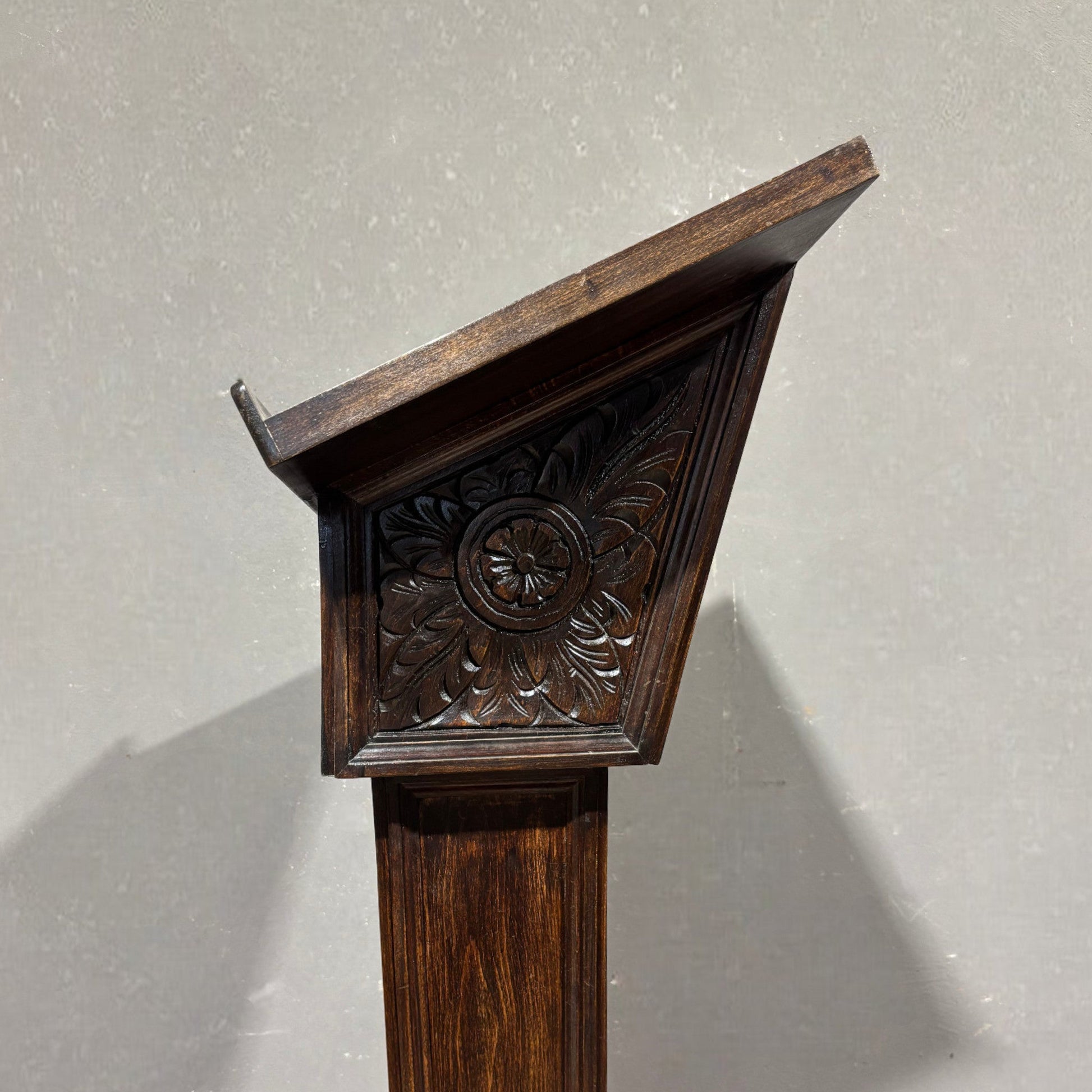 Antico Leggio in noce - Vassallo Antiques Antiquariato Online