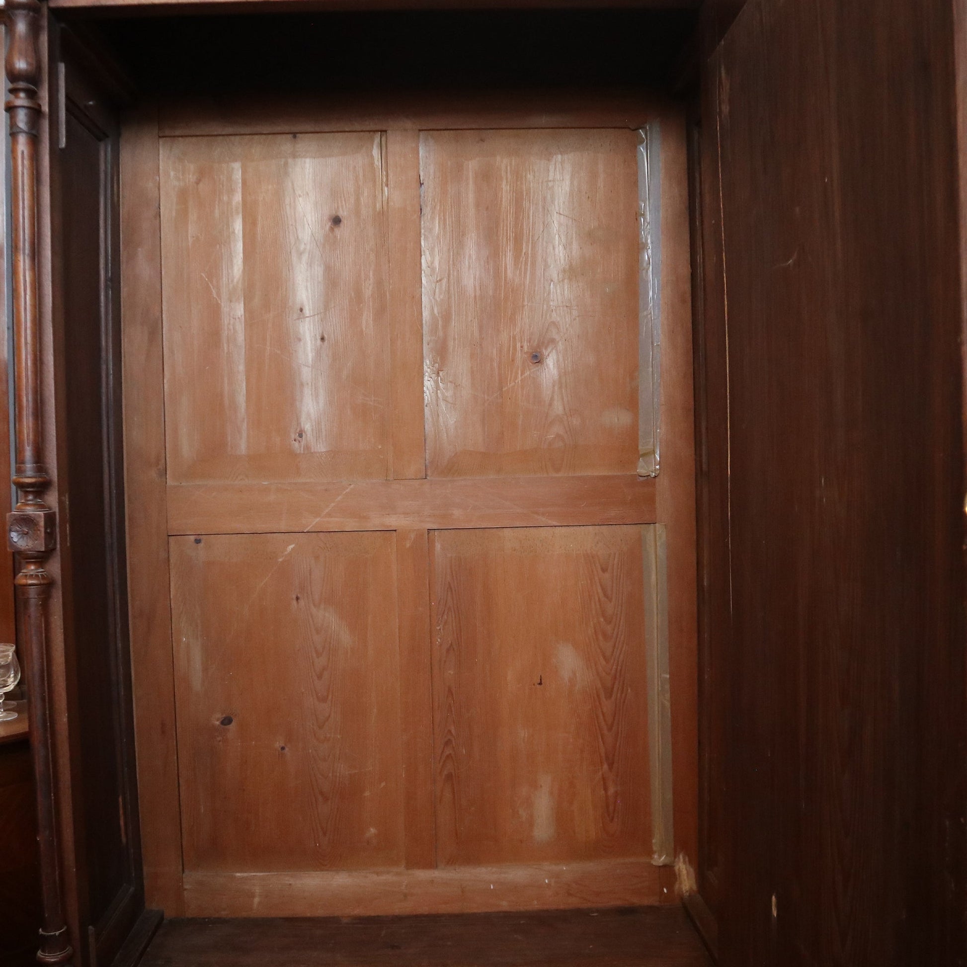 Armadio a specchio in legno di noce - Vassallo Antiques Antiquariato Online