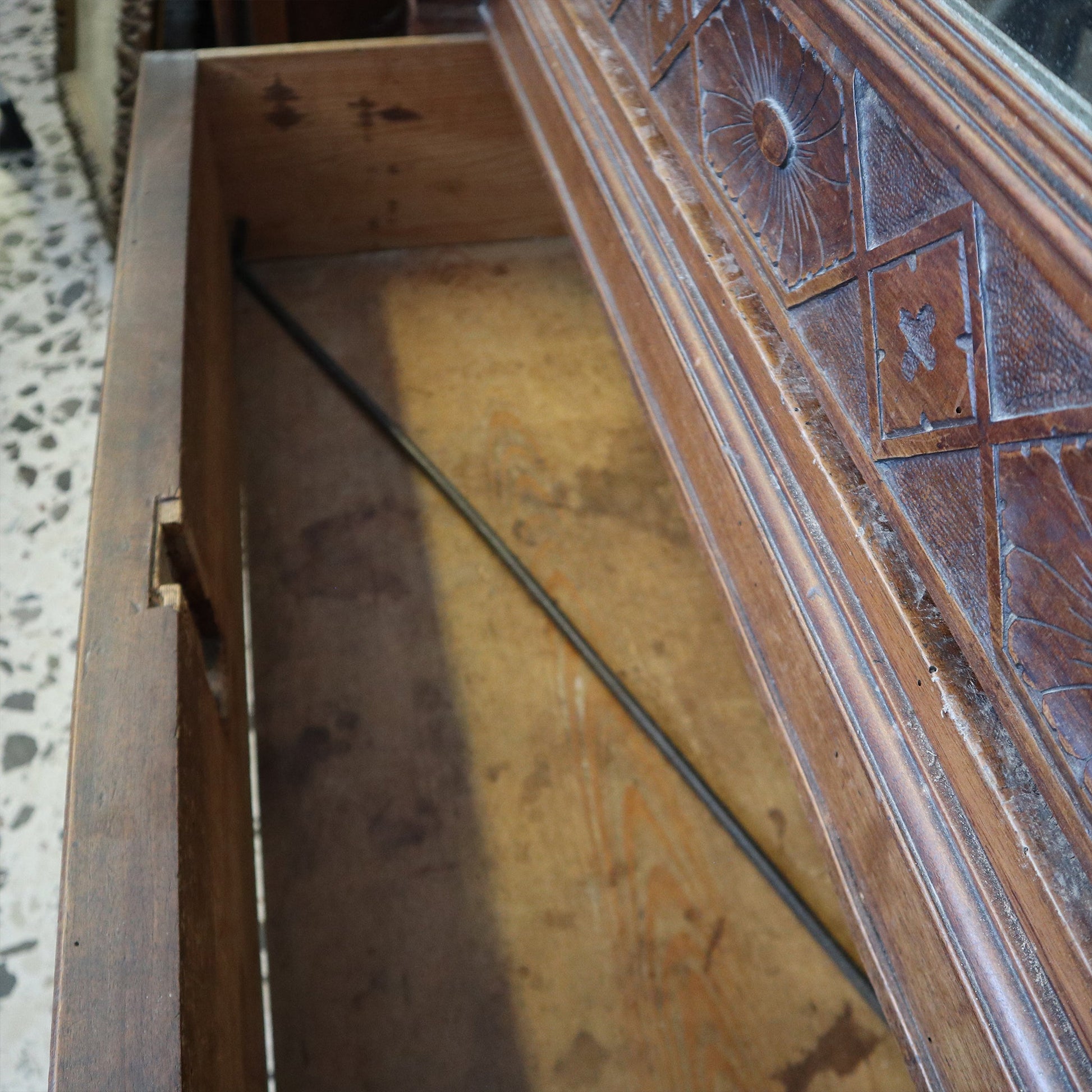 Armadio a specchio in legno di noce - Vassallo Antiques Antiquariato Online