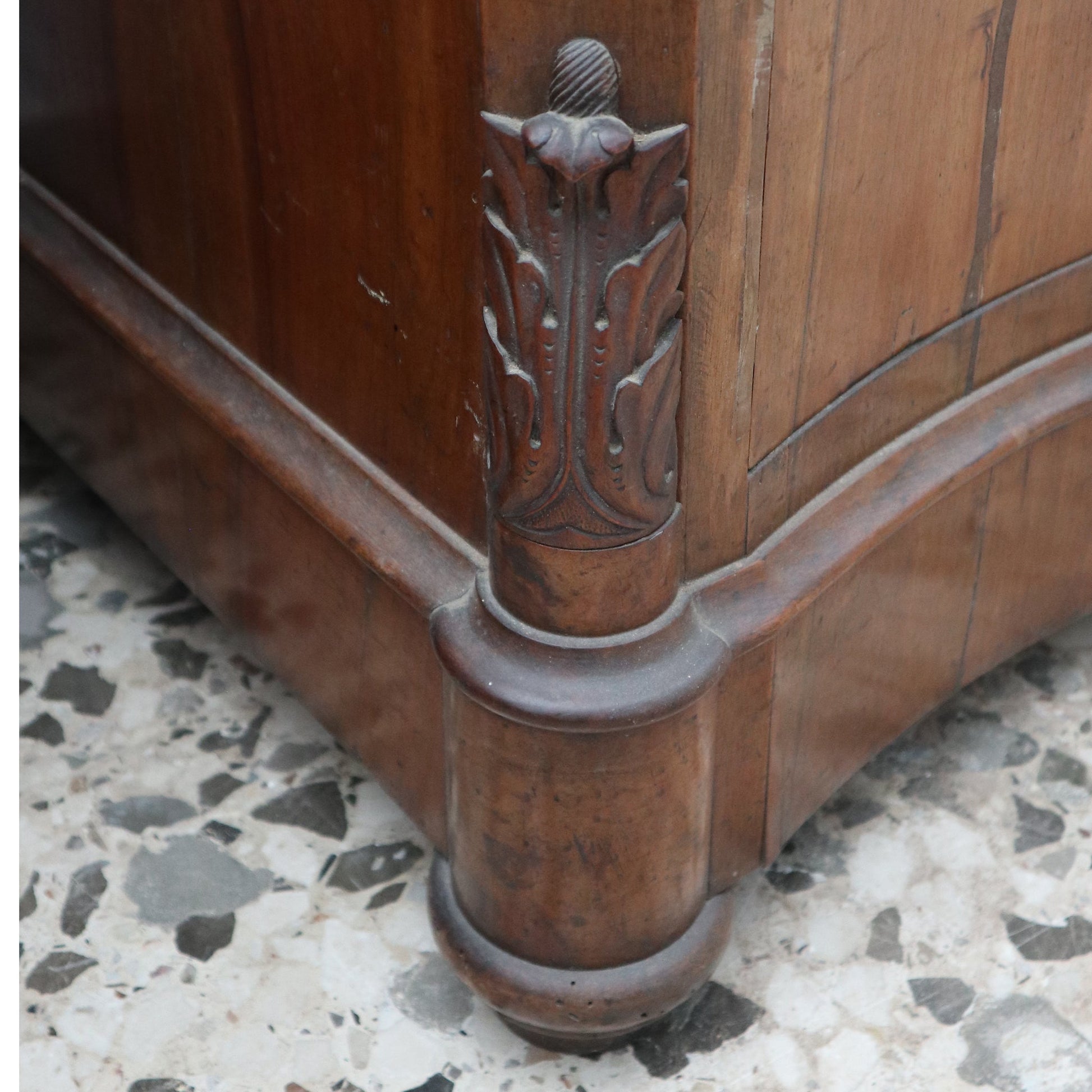 Cassettone Luigi Filippo in noce - Vassallo Antiques Antiquariato Online