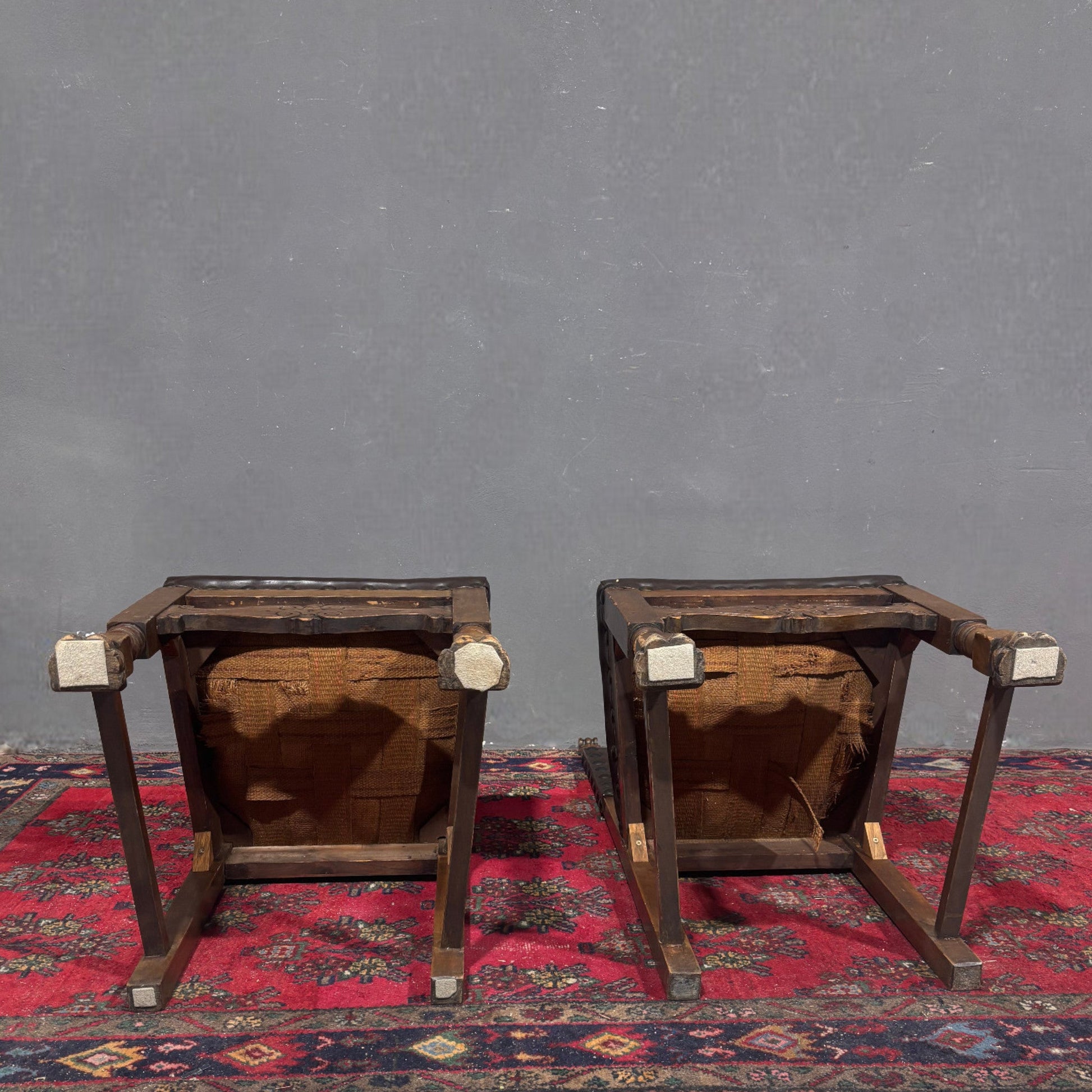 Coppia di sedie Neorinascimentali in noce - Vassallo Antiques Antiquariato Online