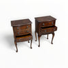 Paire de tables de chevet anciennes en acajou et plumes