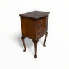 Paire de tables de chevet anciennes en acajou et plumes