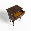 Paire de tables de chevet anciennes en acajou et plumes