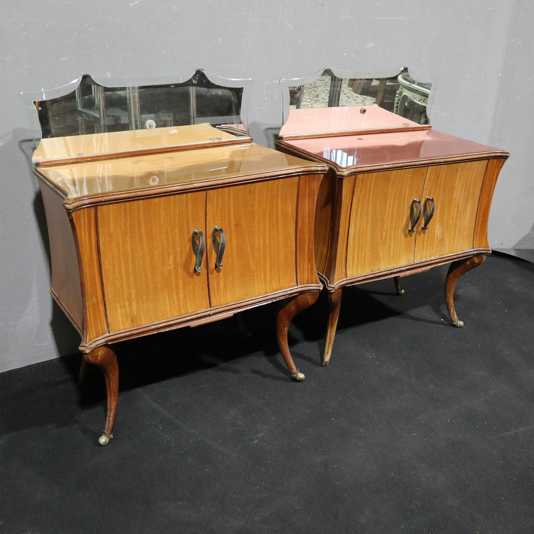 Elegante coppia di comodini anni 60 - Vassallo Antiques Antiquariato Online