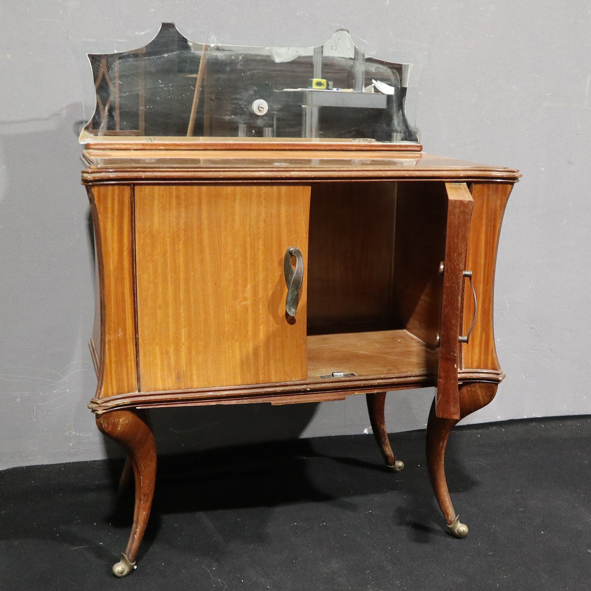 Elegante coppia di comodini anni 60 - Vassallo Antiques Antiquariato Online