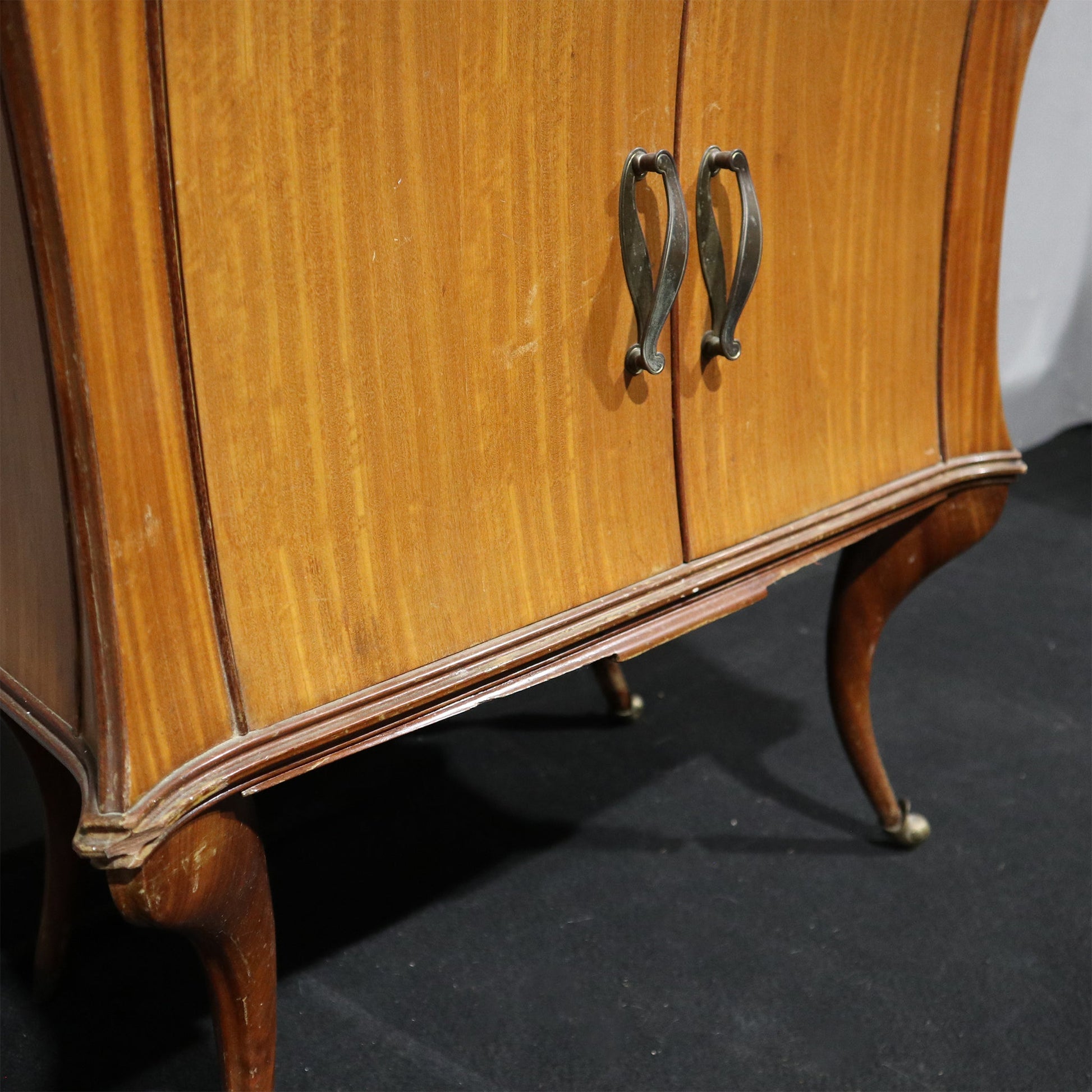 Elegante coppia di comodini anni 60 - Vassallo Antiques Antiquariato Online