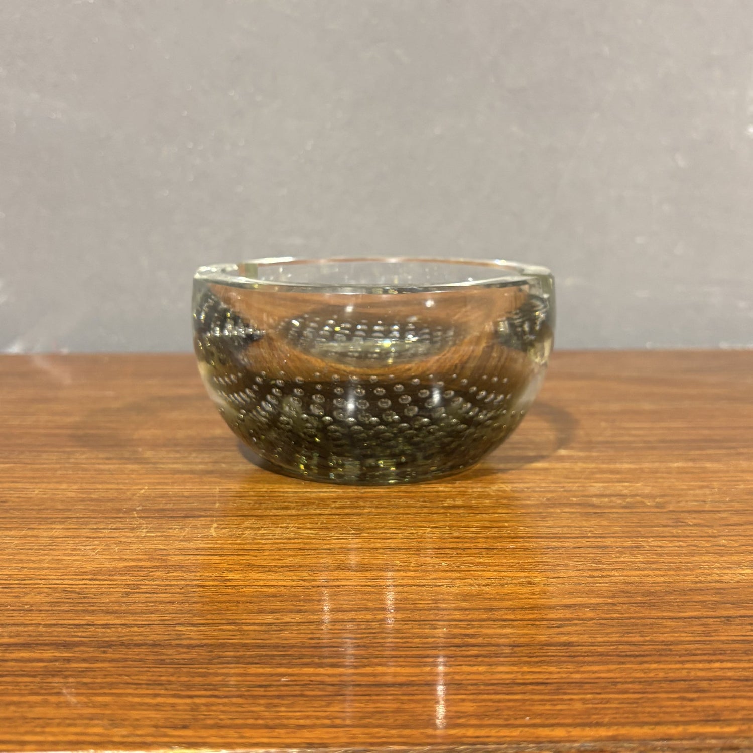 Elegante posacenere in vetro di Murano anni '70 - Vassallo Antiques Antiquariato Online