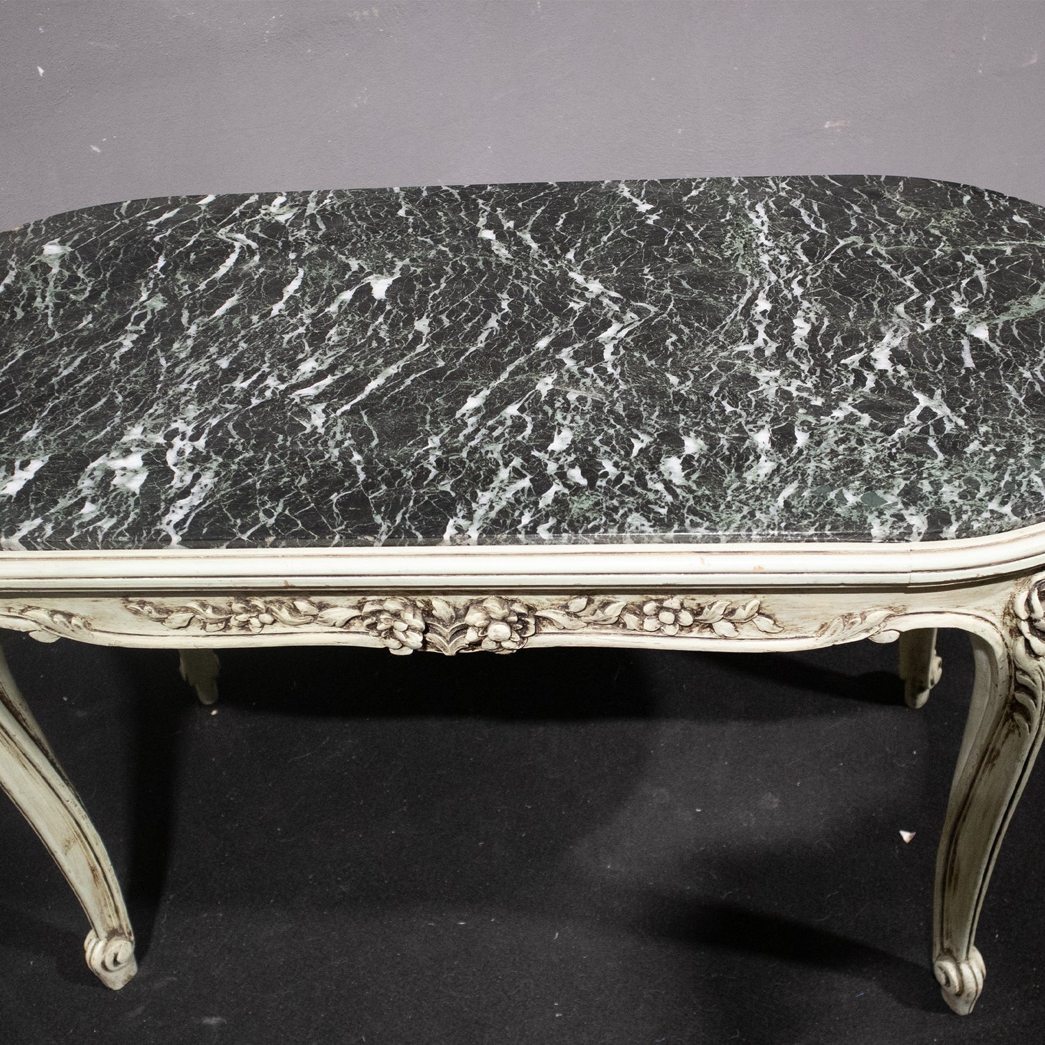 Grazioso tavolo da soggiorno veneziano - Vassallo Antiques Antiquariato Online