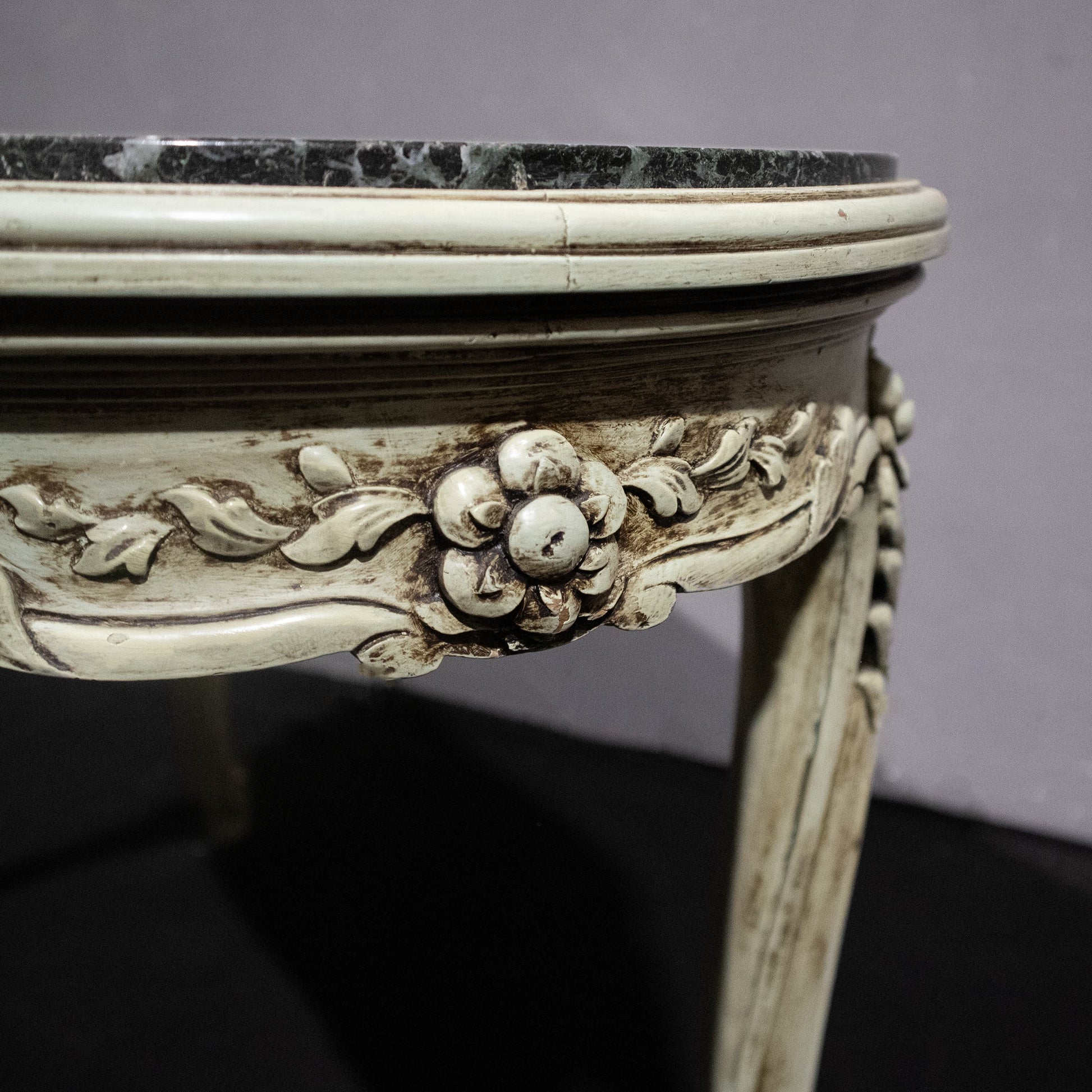 Grazioso tavolo da soggiorno veneziano - Vassallo Antiques Antiquariato Online