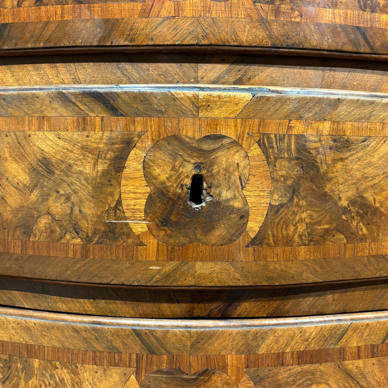 Importante Cassettone Luigi XV Intarsiato - Vassallo Antiques Antiquariato Online