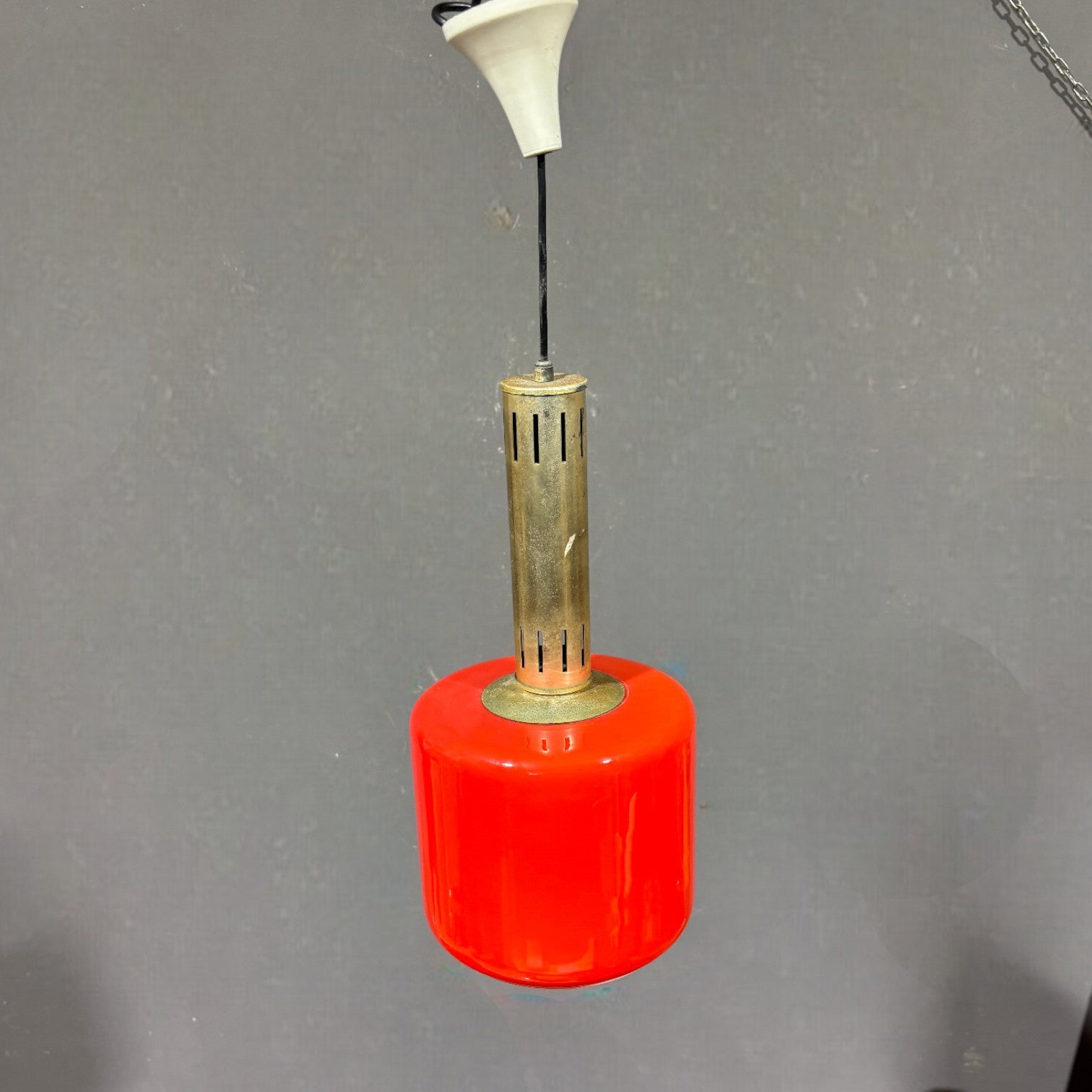 Lampada a sospensione in vetro rosso Stilnovo, 1950 circa - Vassallo Antiques Antiquariato Online