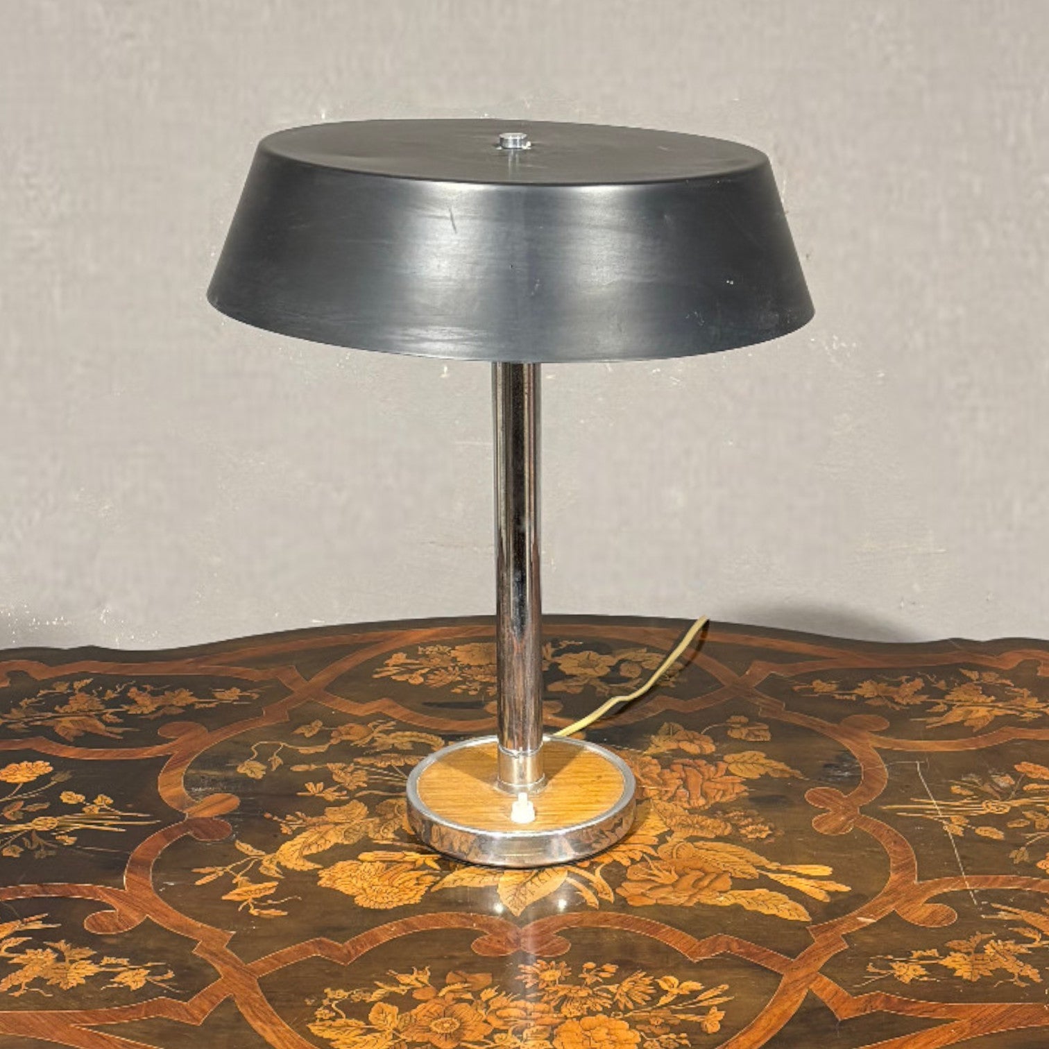 Lampada da Tavolo anni '60 in legno ed alluminio - Vassallo Antiques Antiquariato Online