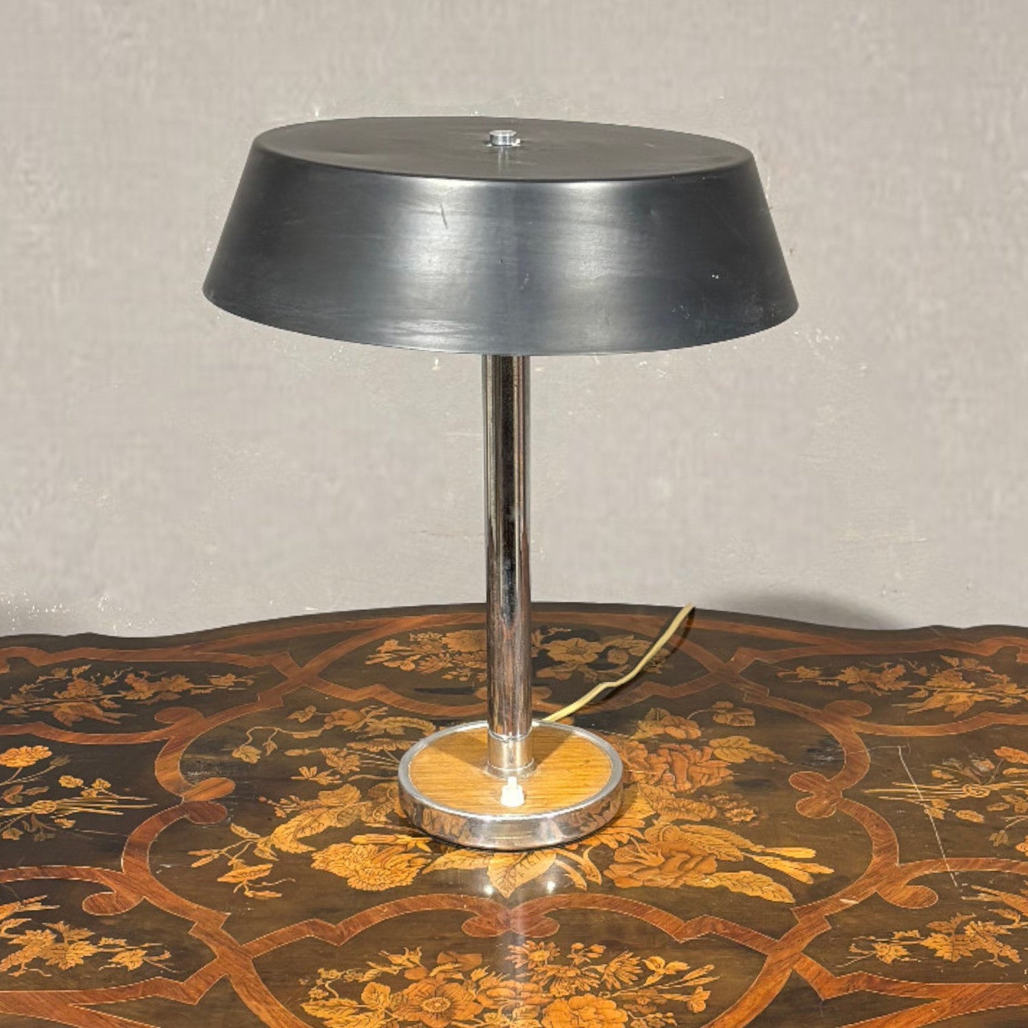 Lampada da Tavolo anni '60 in legno ed alluminio - Vassallo Antiques Antiquariato Online