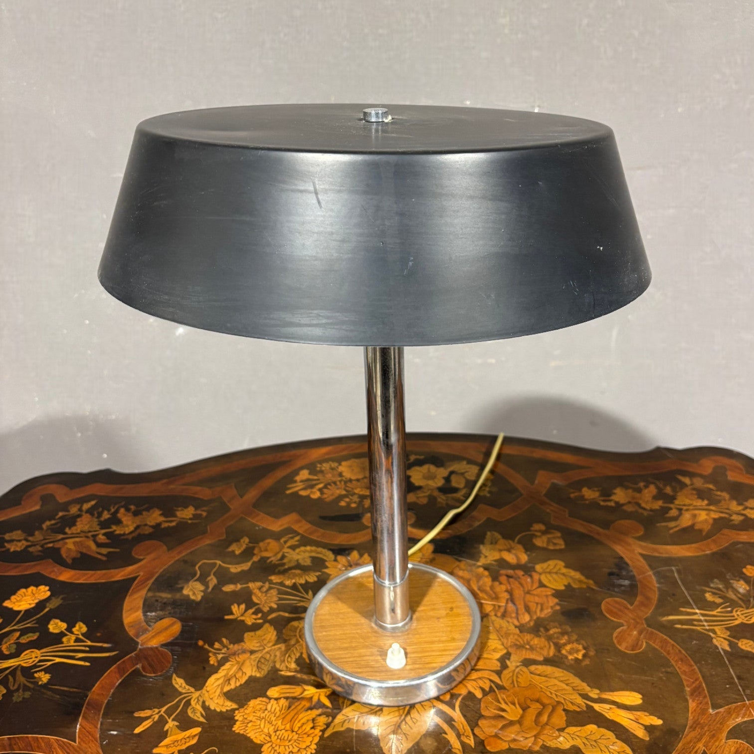 Lampada da Tavolo anni '60 in legno ed alluminio - Vassallo Antiques Antiquariato Online