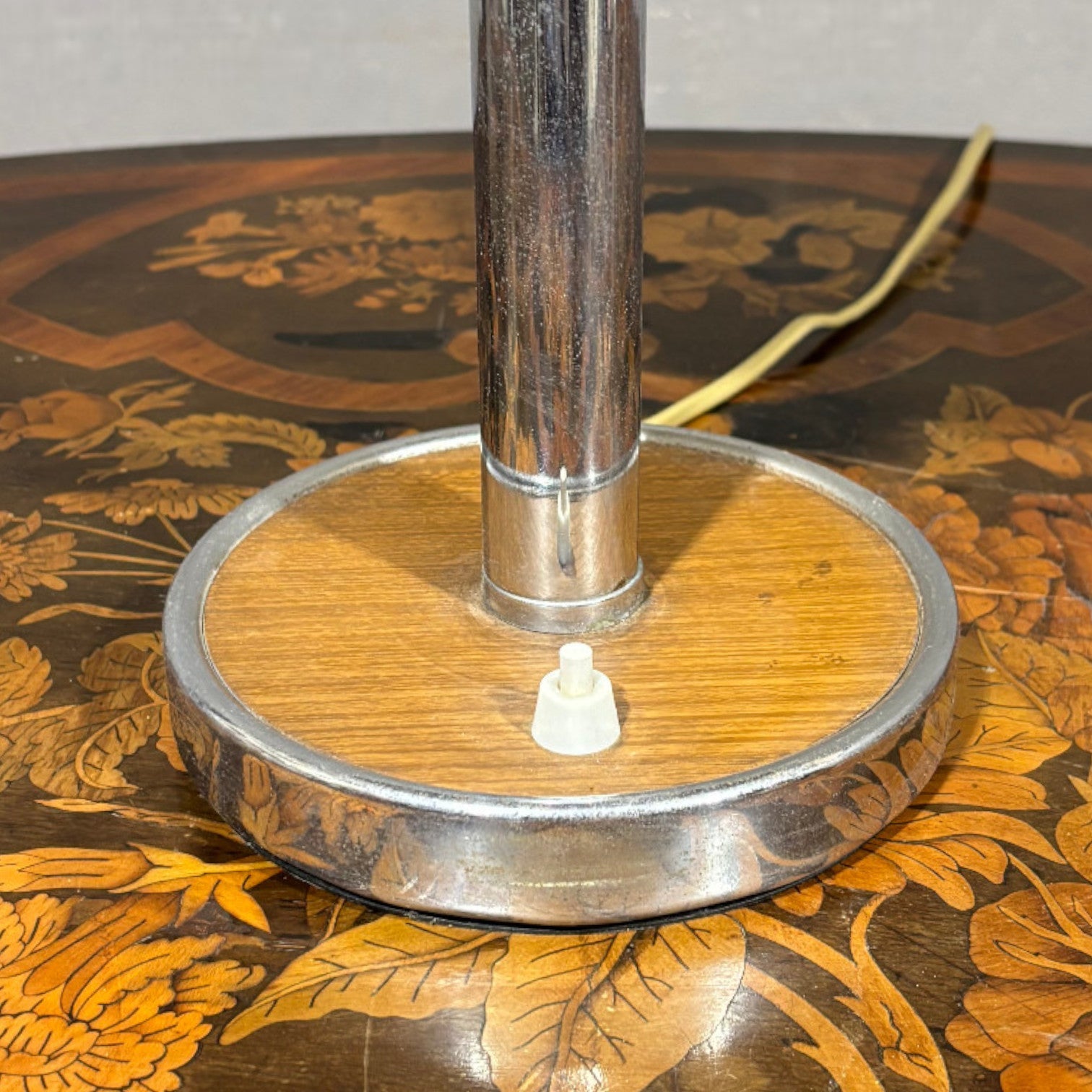 Lampada da Tavolo anni '60 in legno ed alluminio - Vassallo Antiques Antiquariato Online