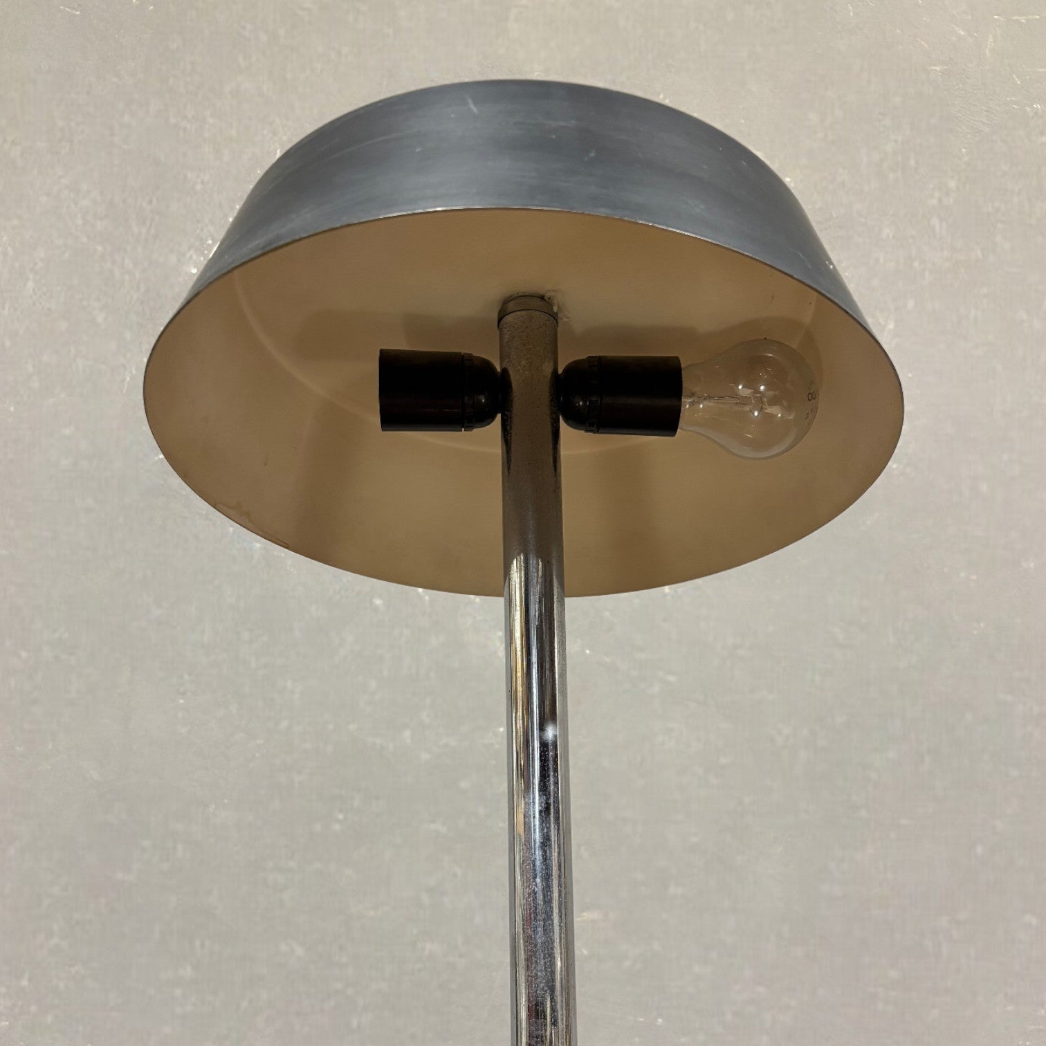 Lampada da Tavolo anni '60 in legno ed alluminio - Vassallo Antiques Antiquariato Online