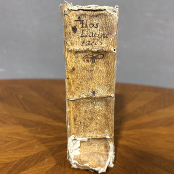 Antico libro "Flos Latinitatis" del 1687