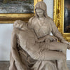 Importante scultura in marmo raffigurante la Pietà, da Michelangelo, firmata