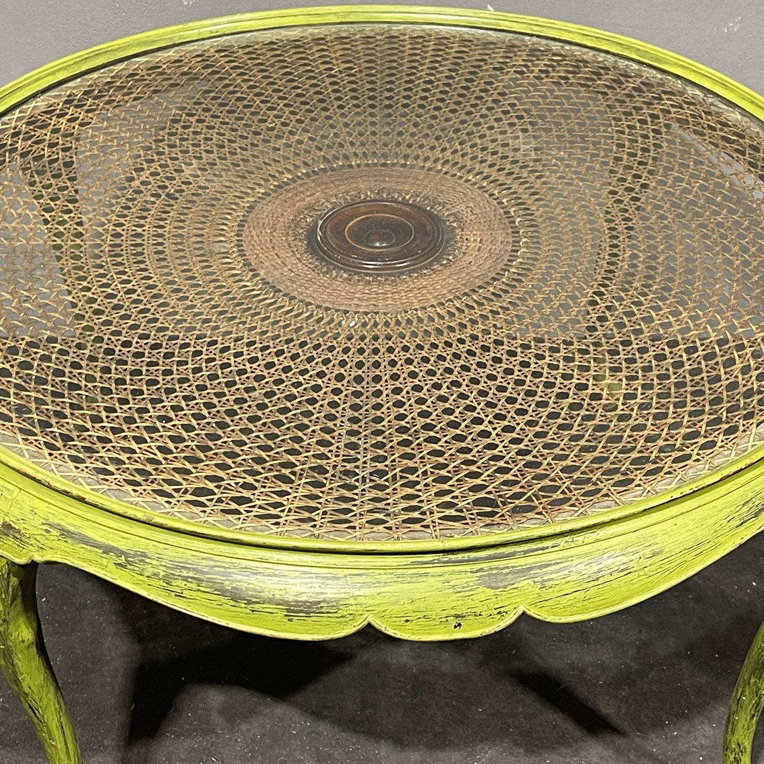 Tavolino da salotto in legno shabby e rattan - Vassallo Antiques Antiquariato Online