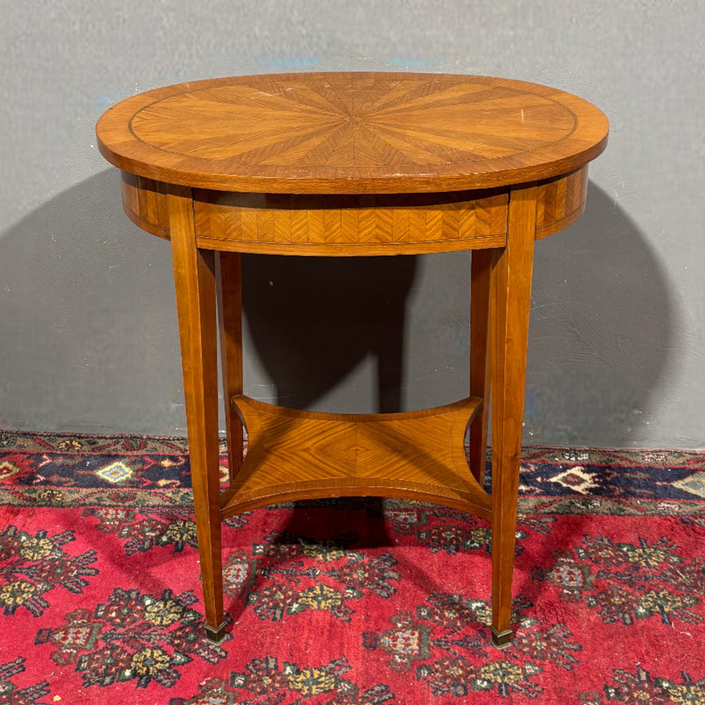 Elegante tavolino intarsiato in legno di frutto