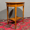 Elegante tavolino intarsiato in legno di frutto