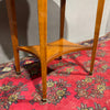 Elegante tavolino intarsiato in legno di frutto