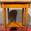 Elegante tavolino intarsiato in legno di frutto