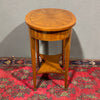 Elegante tavolino intarsiato in legno di frutto