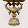 Elegante lume in legno intagliato