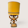 Elegante lume in legno intagliato