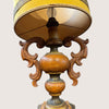 Elegante lume in legno intagliato